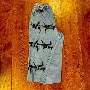 Women’s size 16-18 P (mens 32-33) hand printed Chic Pants.